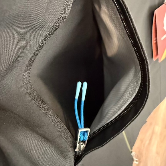 Cotopaxi Cielo Rain Trench Hooded Rain Jacket in Black - Small (NWT) - Picture 7 of 16